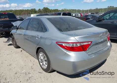 2015 Toyota Camry Le z USA, uszkodzony, nr VIN 4T4BF1FK2FR445347